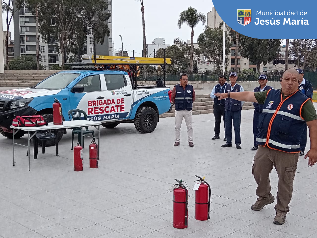 📢 ¡Comprometidos con tu bienestar! En el marco del 💪🎄 Plan Navidad Segura para Jesús María, se capacitó a nuestro personal de la Gerencia de Fiscalización en 🆘 primeros auxilios, 🦺 evacuación en caso de sismo y 🧯 lucha contra incendios.

En caso de emergencias, llámanos:
🚨 Alerta Jesús María 6340100
🟢 WhatsApp 940378494 https://wa.link/0a967s.
