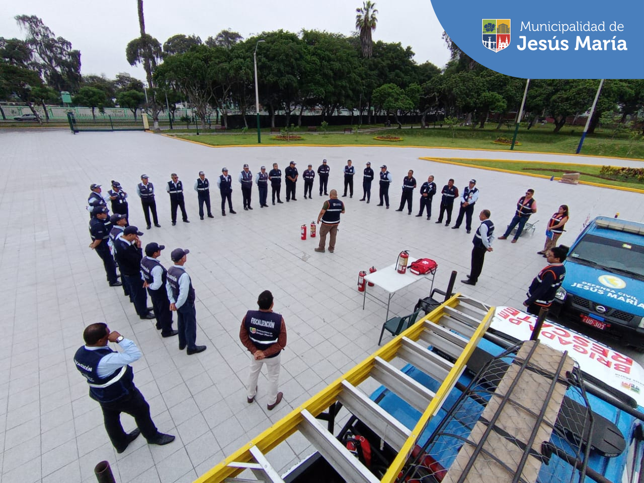 📢 ¡Comprometidos con tu bienestar! En el marco del 💪🎄 Plan Navidad Segura para Jesús María, se capacitó a nuestro personal de la Gerencia de Fiscalización en 🆘 primeros auxilios, 🦺 evacuación en caso de sismo y 🧯 lucha contra incendios.

En caso de emergencias, llámanos:
🚨 Alerta Jesús María 6340100
🟢 WhatsApp 940378494 https://wa.link/0a967s.
