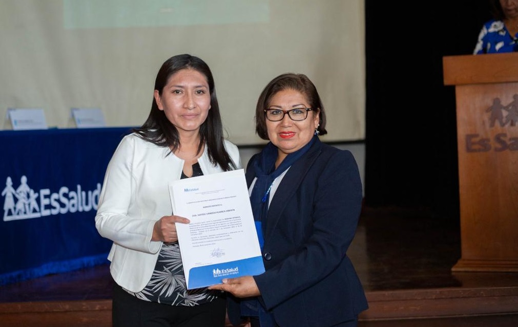 Más de 20 médicos residentes que enfrentaron la pandemia egresan de EsSalud Arequipa