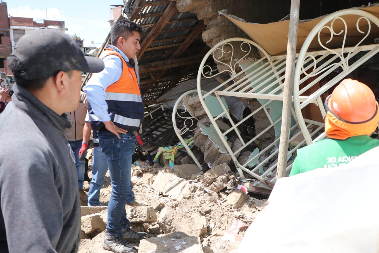 Calaminas, frazadas, ollas, utensilios recibieron los vecinos 
