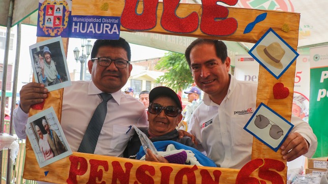 EN JORNADA DE APOYO SOCIAL A USUARIOS DE PENSIÓN 65 SE BRINDÓ LENTES DE LECTURA, LENTES DE SOL Y ZAPATILLAS EN HUAURA 