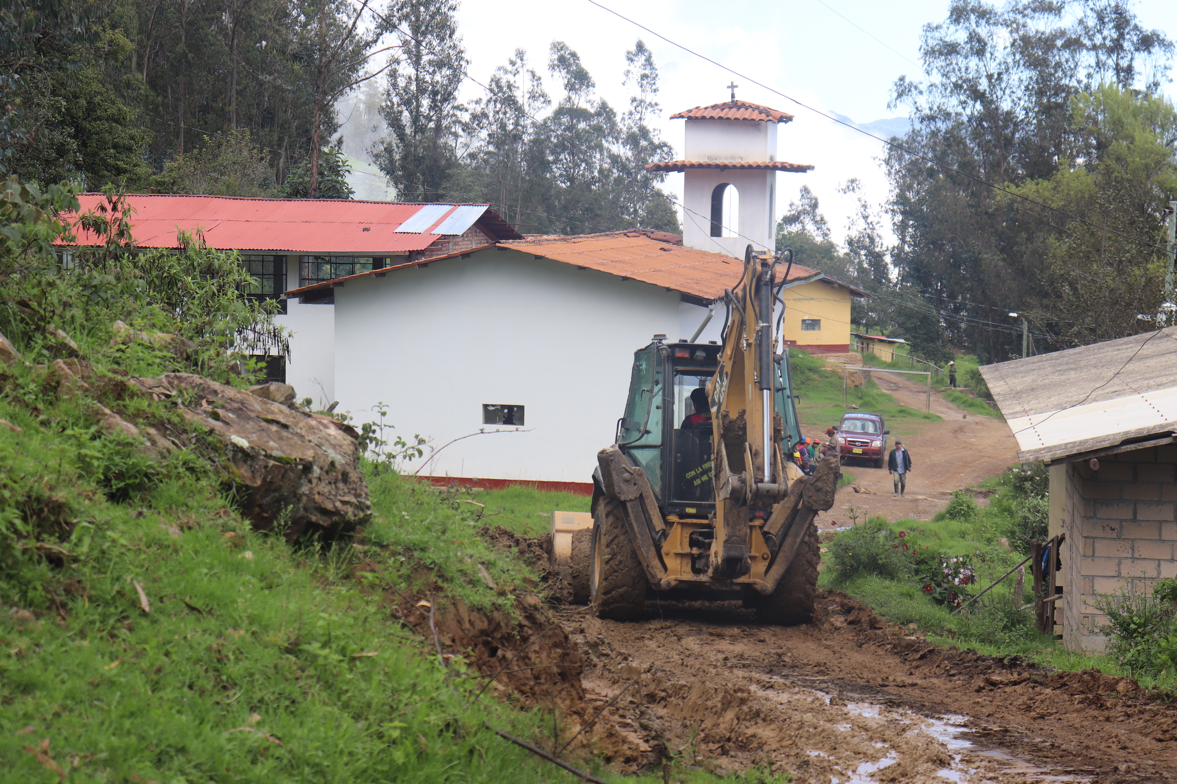 Foto 02 Apoyo Limpieza de cunetas Chiquildo - Rinconada