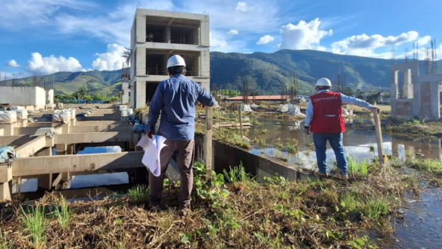 Mediante un control concurrente, la Contraloría General advirtió que funcionarios del Gobierno Regional de Junín ocasionaron nuevos riesgos que afectan reactivar la construcción del Hospital de Apoyo Manuel Higa Arakaki, en la provincia de Satipo, cuya obra de más de S/ 112 millones continúa paralizada con solo un 18% de avance. 