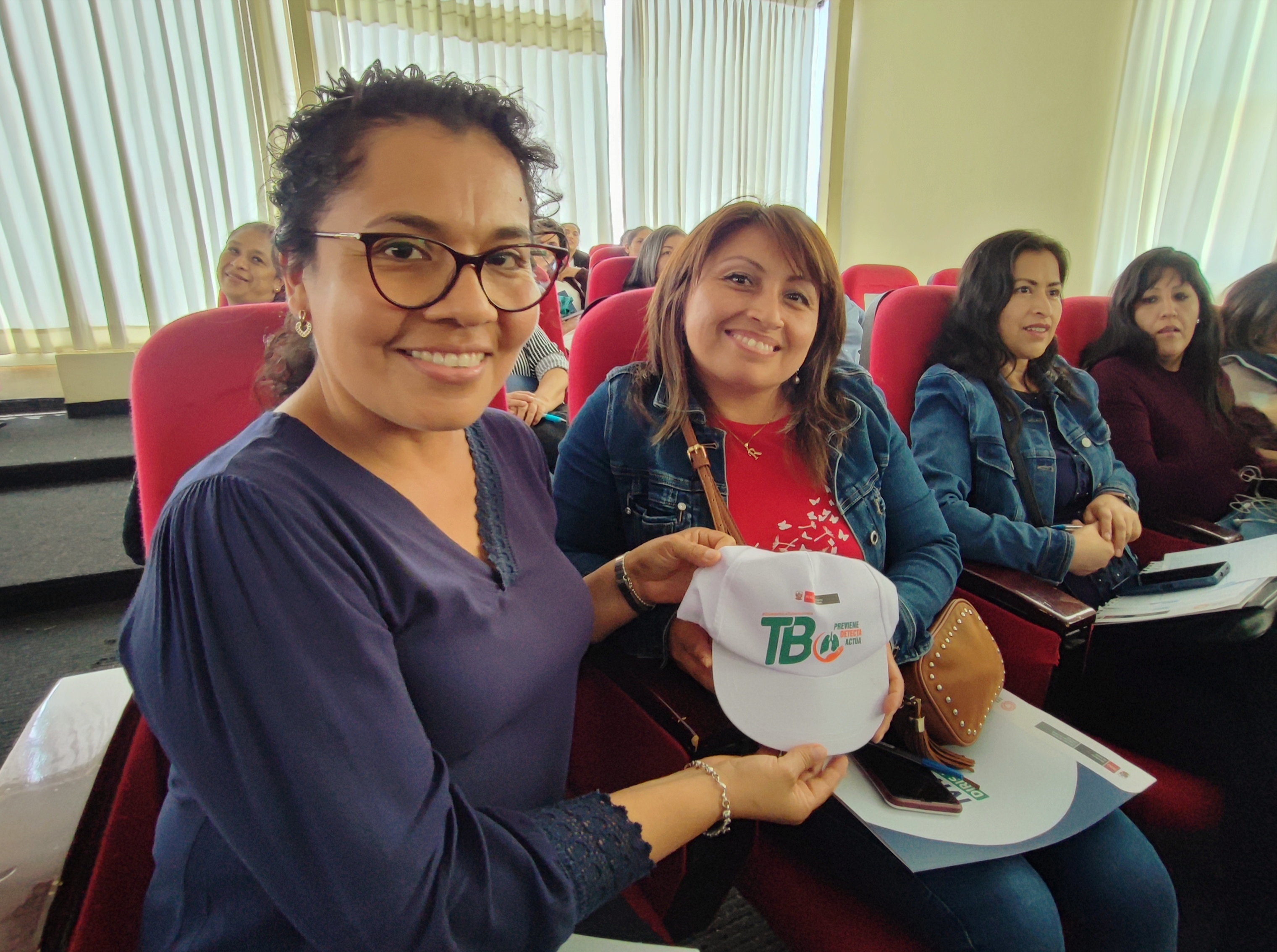 Más de 700 profesionales se capacitan para fortalecer la atención de personas que padecen de tuberculosis en Lima sur