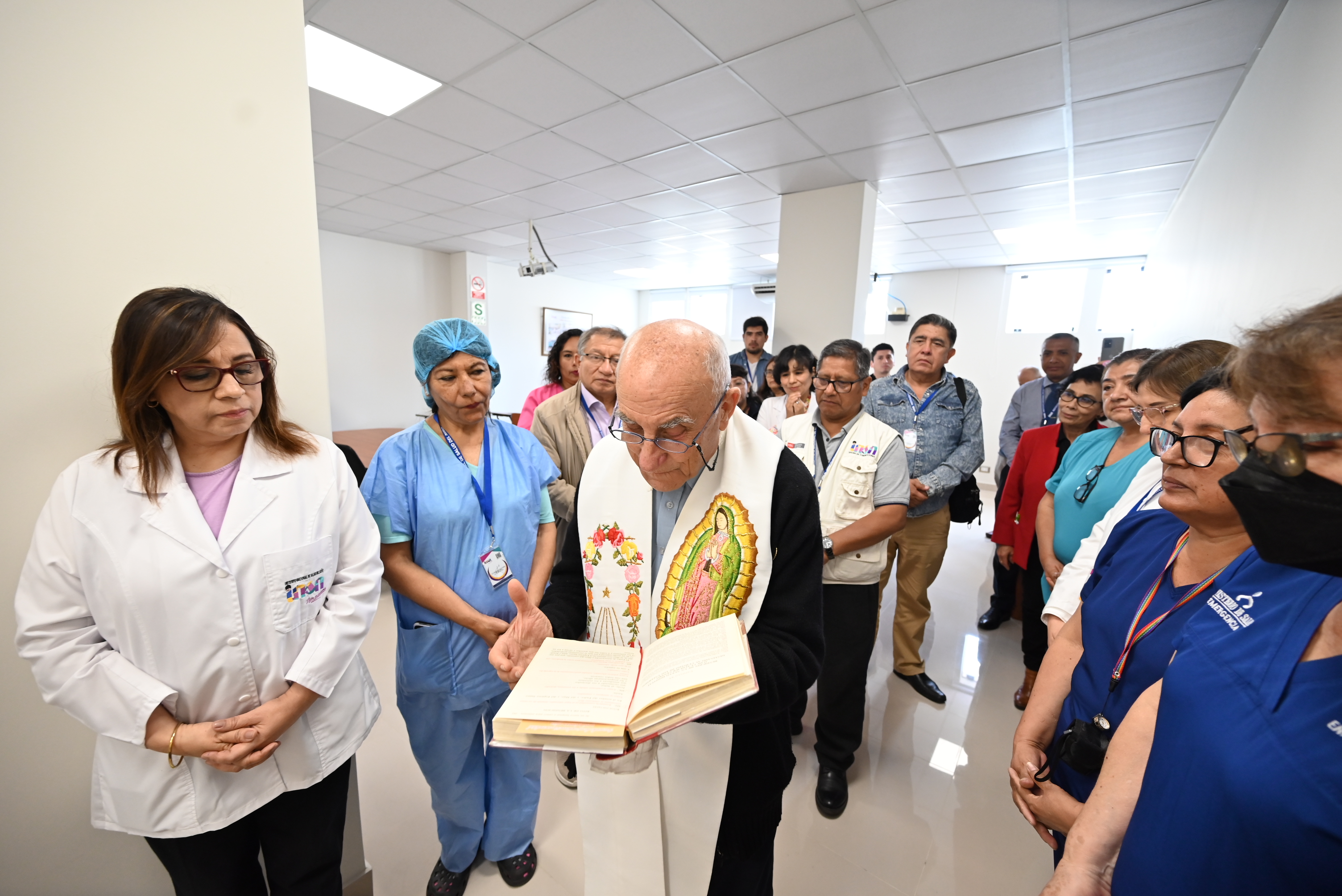 INSN remodela auditorio de emergencia para reuniones académicas en beneficio a residentes