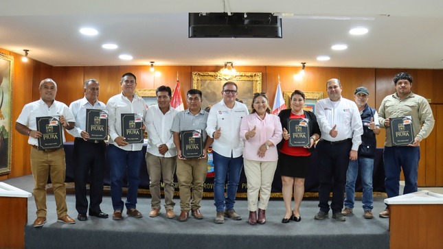 Alcalde Madrid entrega los PDU a los distritos de Tambogrande, Las Lomas, La Unión, La Arena, El Tallán y Cura Mori