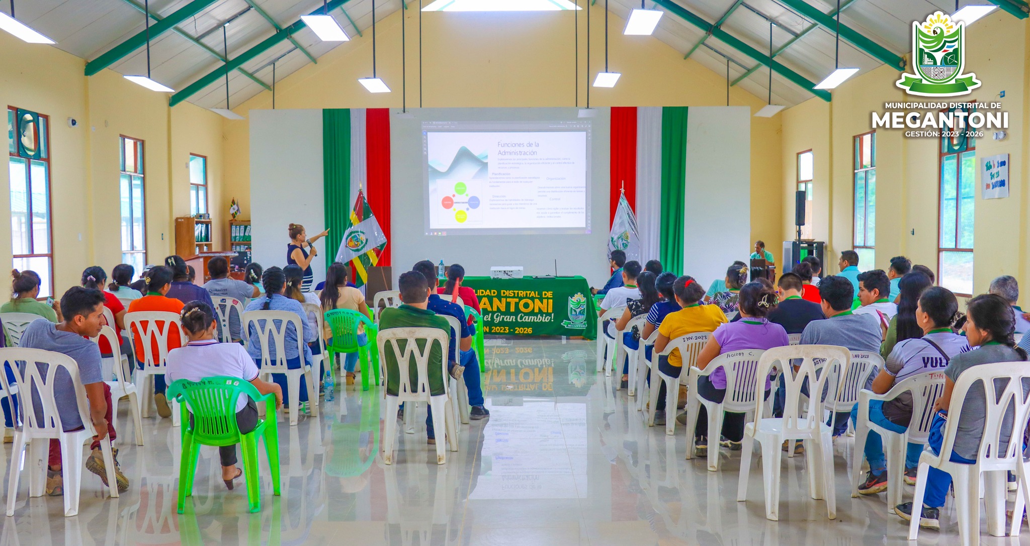 Personal administrativo de la municipalidad de #Megantoni recibe capacitación en sistema institucional y planeamiento estratégico