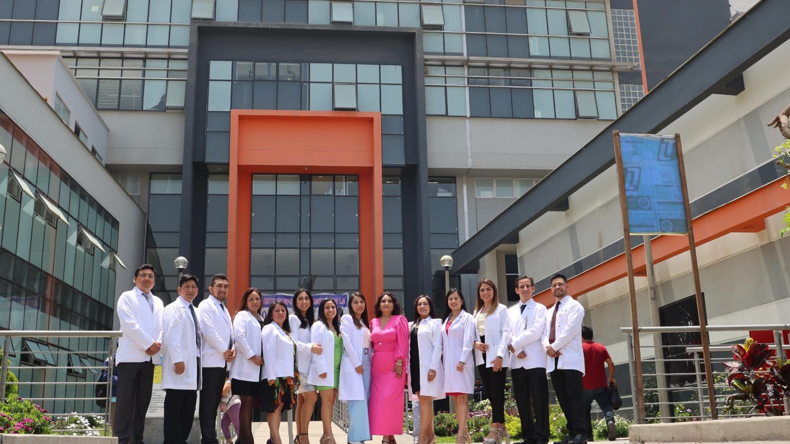 Médicos culminan con éxito su residentado en el Hospital de Lima Este-Vitarte