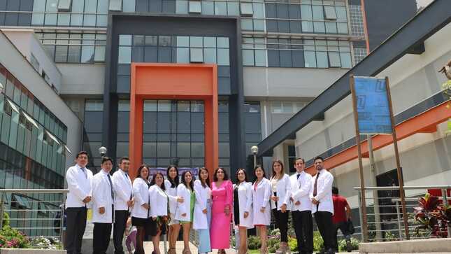 Médicos culminan con éxito su residentado en el Hospital de Lima Este-Vitarte 