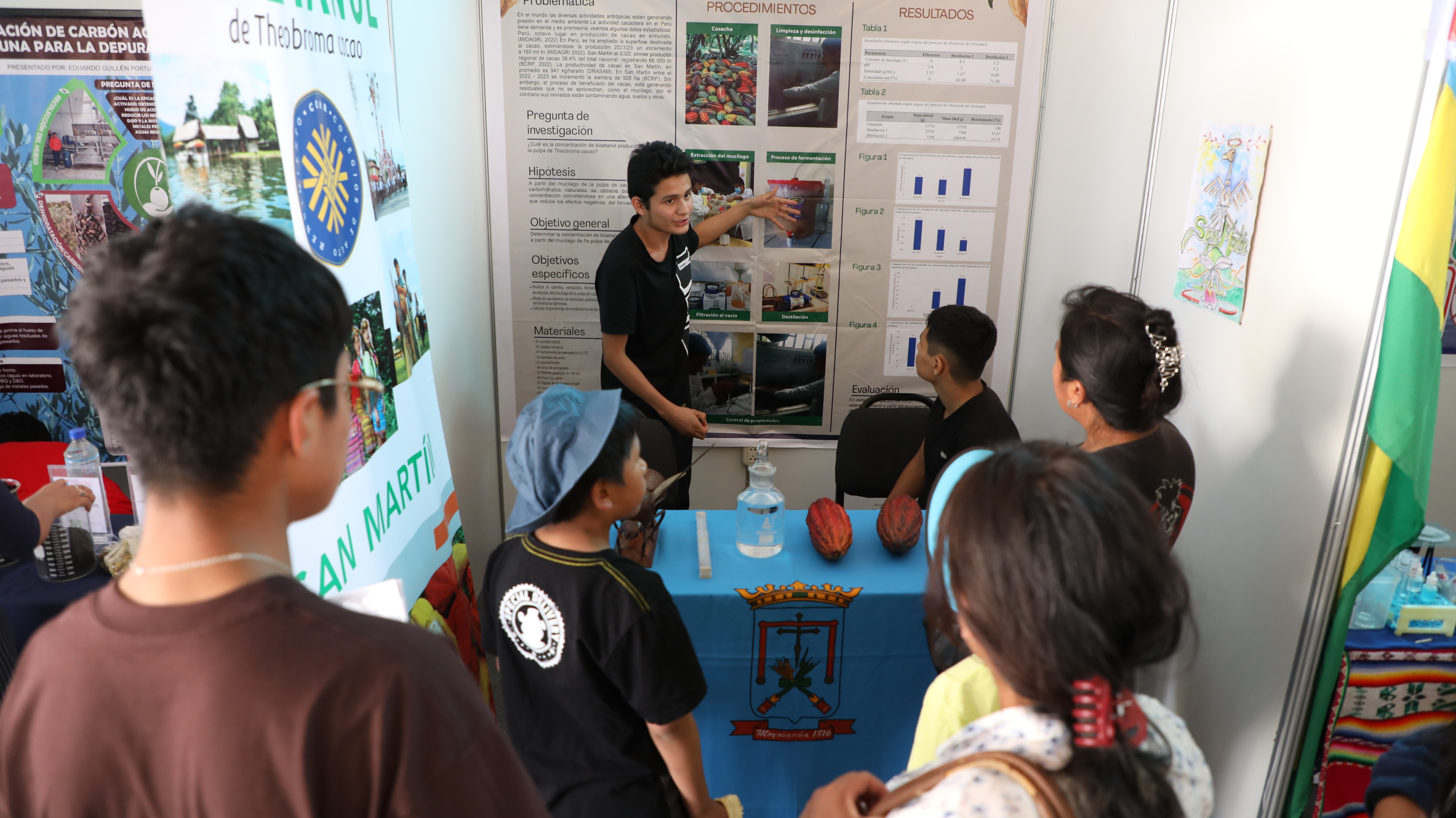 Los grandes talentos escolares en la investigación científica, proyectos de alto impacto social, tecnología, medio ambiente y las ciencias sociales exponen sus proyectos en Arequipa. La Feria Nacional Escolar "Eureka" inició hoy sus actividades en una jornada que se llevará a cabo hasta el 5 de diciembre, y que se desarrollará en el centro de convenciones Cerro Juli.