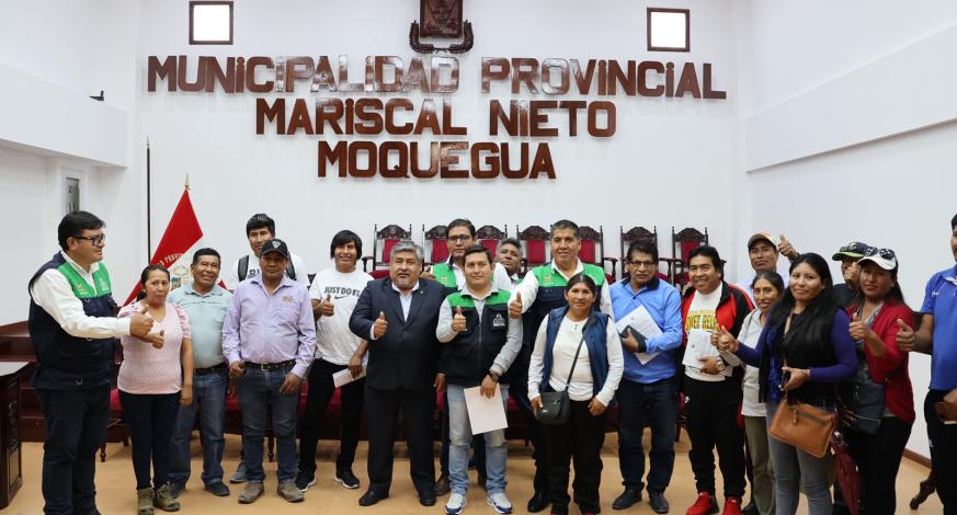 Por disposición del alcalde provincial, John Larry Coayla, está mañana un equipo técnico del municipio, liderado por el Gerente Municipal, Carlos Alberto Ponce Zambrano, se está reuniendo con directivos del centro poblado de Chen Chen, para atender sus demandas.