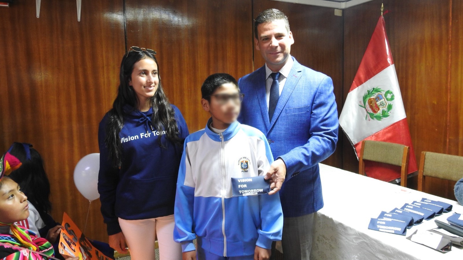 Cancillería Puno extiende su campaña oftalmológica a estudiantes de escuelas rurales