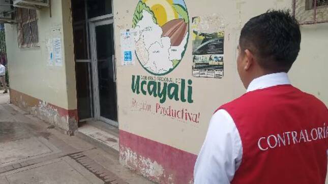 Luego que la Contraloría General alertó al Gobierno Regional (GORE) de Ucayali, mediante Informe de Orientación de Oficio N° 037-2023-OCI/5354-SOO, que el proceso de licitación pública para la ampliación y mejoramiento de la institución educativa Julio C. Tello, el cual se ejecutaba con incompatibilidades y carencia de cotizaciones en el expediente técnico, la entidad declaró la nulidad de oficio de dicha licitación retrotrayendo a la etapa de convocatoria.