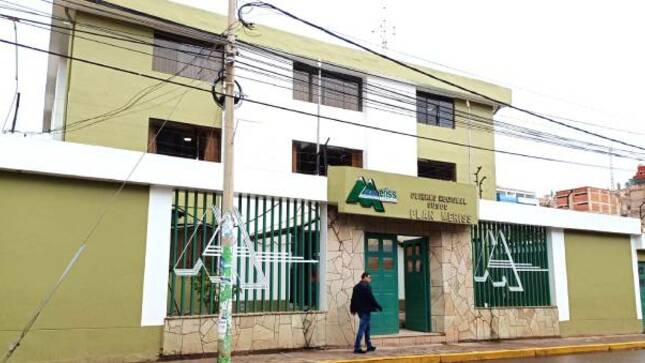 La Contraloría General de la República detectó que dos funcionarios del Plan de Mejoramiento de Riego en la Sierra y Selva (Plan MERISS) otorgaron conformidad y procedieron al pago del consultor que elaboró el expediente de compatibilidad y detalles constructivos del Tramo II del proyecto de instalación del sistema de riego en la margen derecha e izquierda del río Vilcanota entre Yaucat y Paucarbamba, en los distritos de Cusipata, Quiquijana y Urcos, provincia de Quispicanchis, pese a que tenía incongruencias y deficiencias técnicas que no ayudaron a la ejecución del proyecto, lo que ocasionó perjuicio económico de S/ 83 708. 