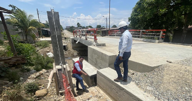 La Contraloría General evidenció deficiencias en la obra de mejoramiento del camino vecinal que une los centros poblados Sarita Colonia y San Agustín de Huaquisha, en la provincia Tocache, como la deficiente nivelación topográfica de cunetas que afecta evacuación de aguas pluviales, afectando a las familias aledañas. La obra es ejecutada por el Proyecto Especial Huallaga Central y Bajo Mayo con un presupuesto de S/ 7 millones.