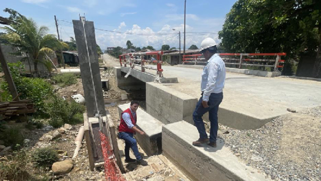 La Contraloría General evidenció deficiencias en la obra de mejoramiento del camino vecinal que une los centros poblados Sarita Colonia y San Agustín de Huaquisha, en la provincia Tocache, como la deficiente nivelación topográfica de cunetas que afecta evacuación de aguas pluviales, afectando a las familias aledañas. La obra es ejecutada por el Proyecto Especial Huallaga Central y Bajo Mayo con un presupuesto de S/ 7 millones.
