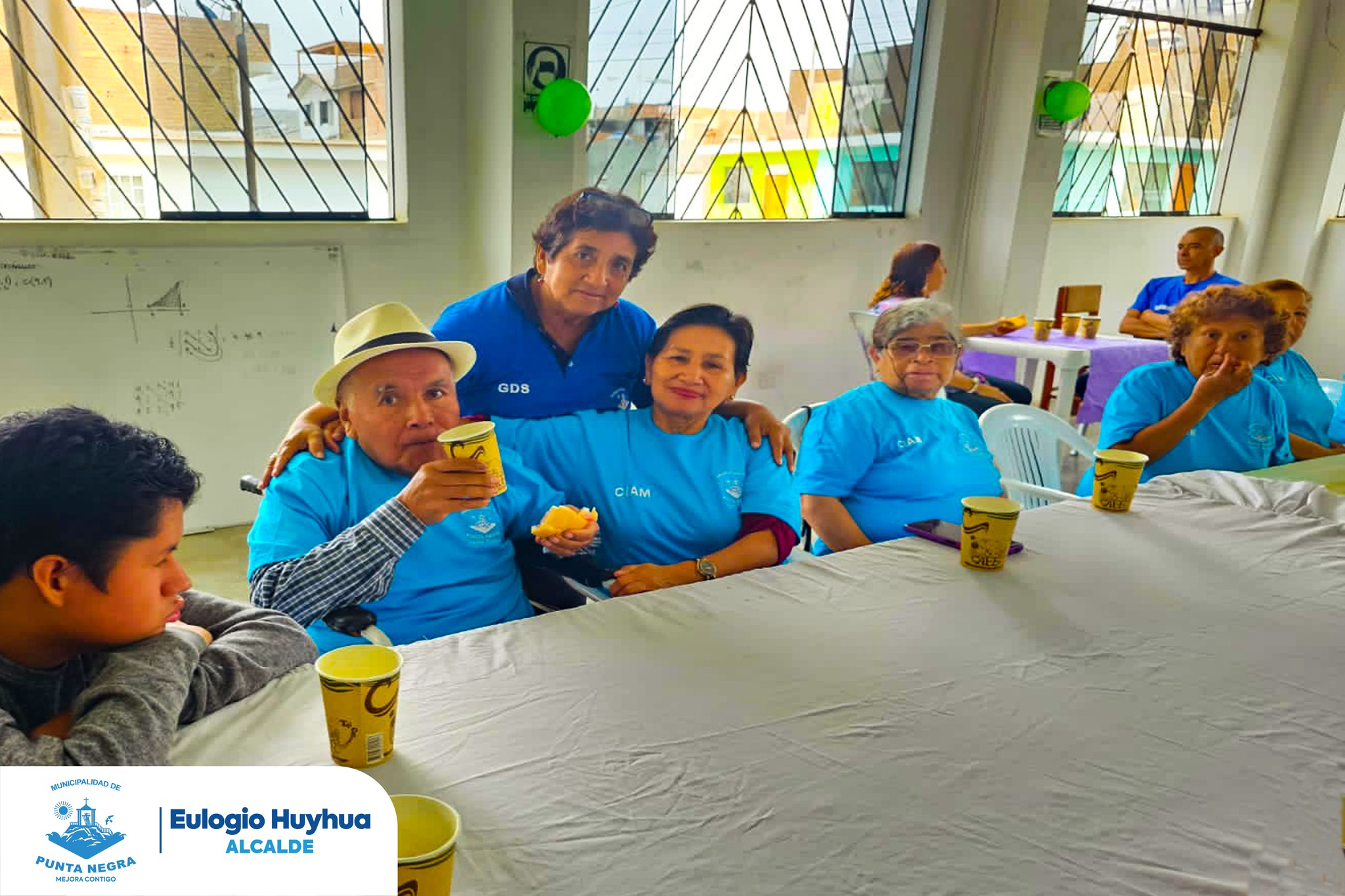 Desayuno navideño y taller de ejercicio y estimulación para nuestros adultos mayores.