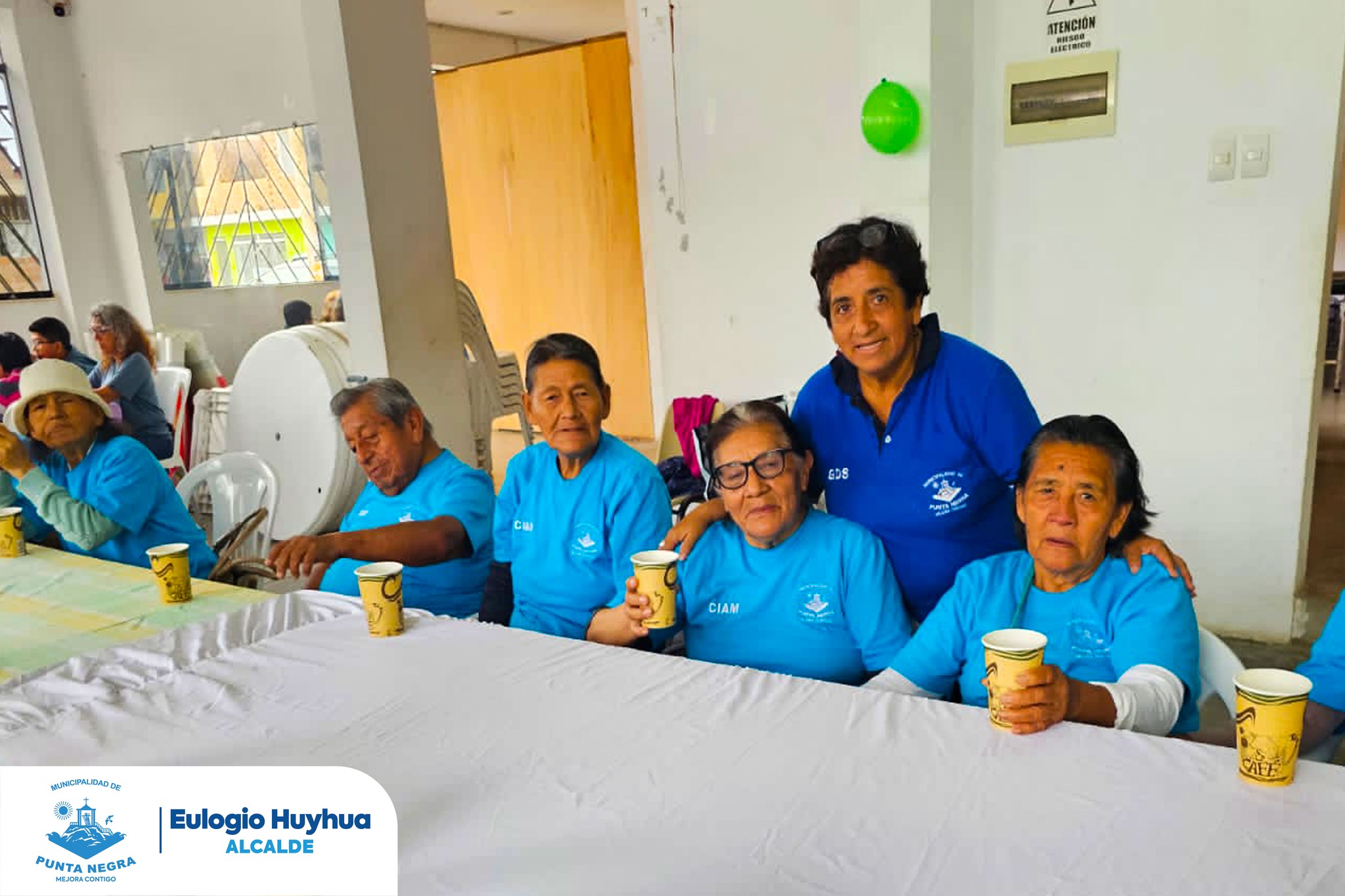 Desayuno navideño y taller de ejercicio y estimulación para nuestros adultos mayores.