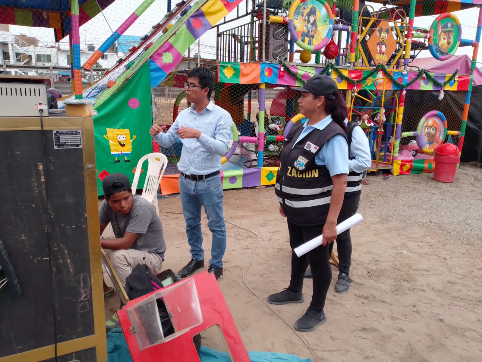 Visita inopinada a los juegos instalados en el distrito.