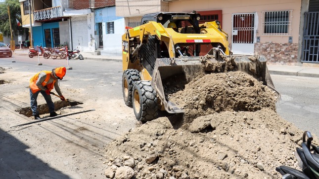Avanza rehabilitación de pistas en Av. Loreto