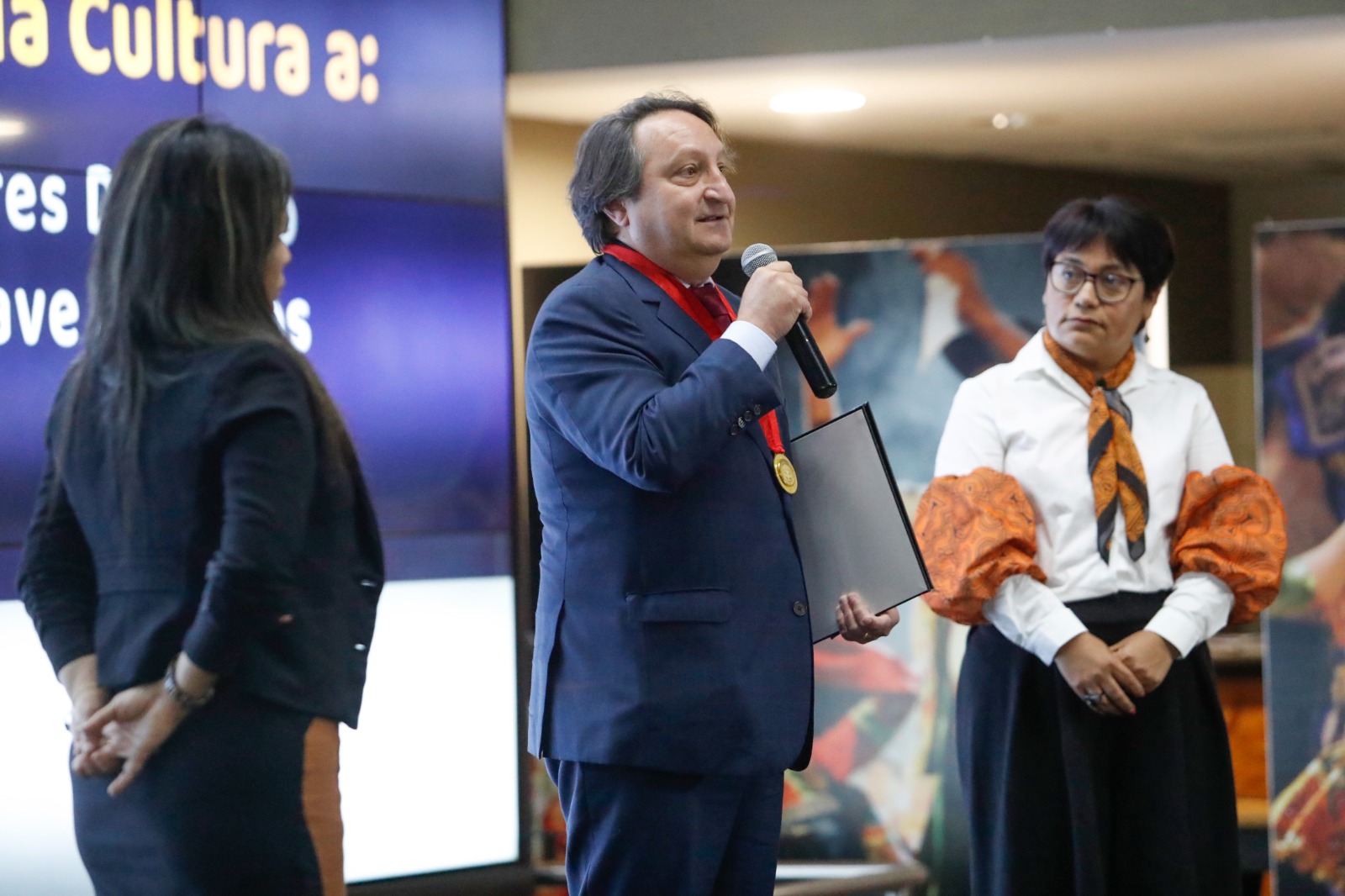 Ministerio de Cultura entregó reconocimiento de Personalidad Meritoria de la Cultura a Gonzalo Torres y Roberto Aldave