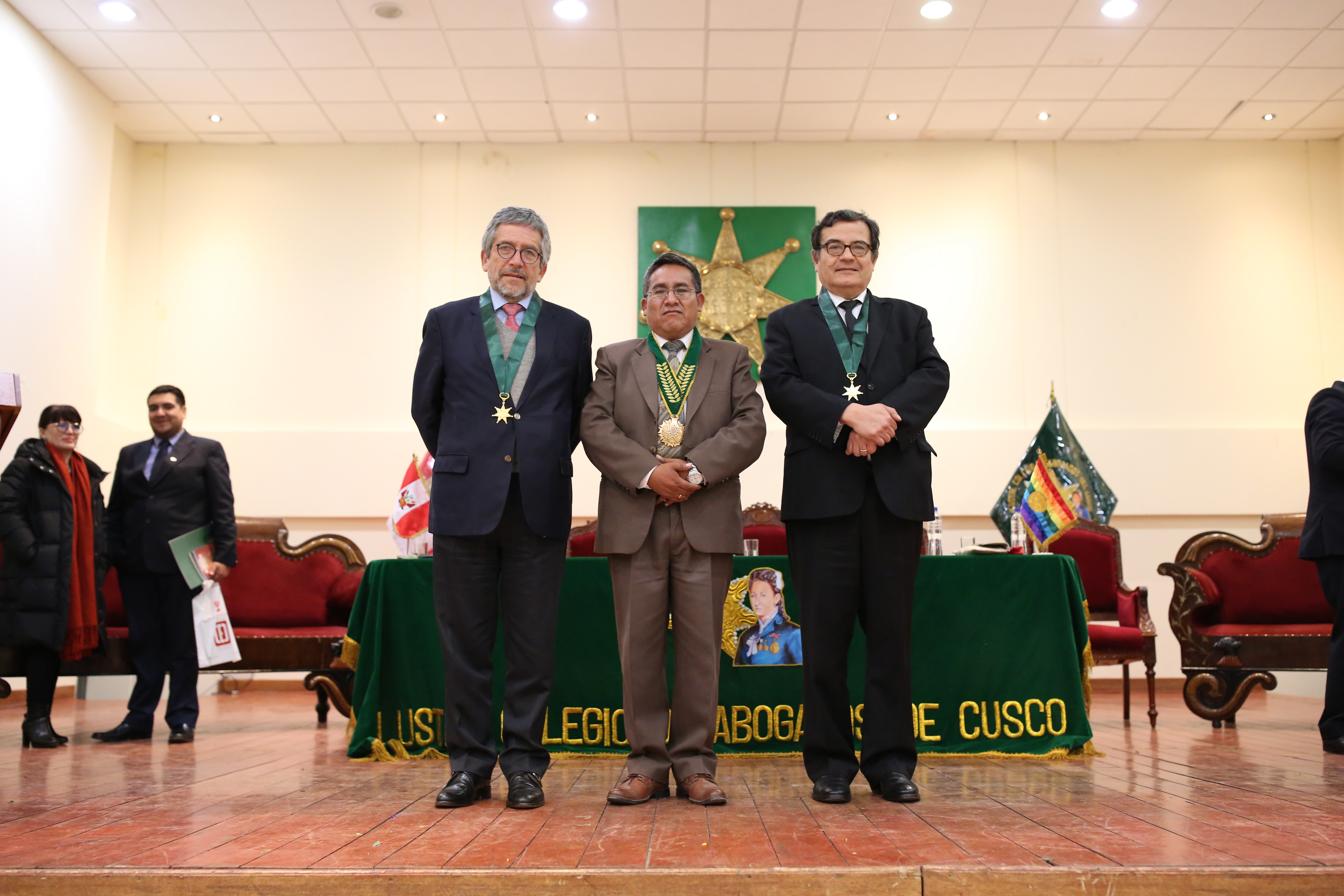 Colegio de Abogados del Cusco incorpora como miembros honorarios a los magistrados del TC Manuel Monteagudo Valdez y César Ochoa Cardich