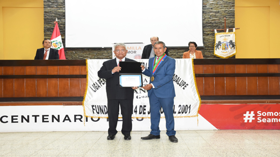 reconocimiento al Dr. Carlos Morante Deza