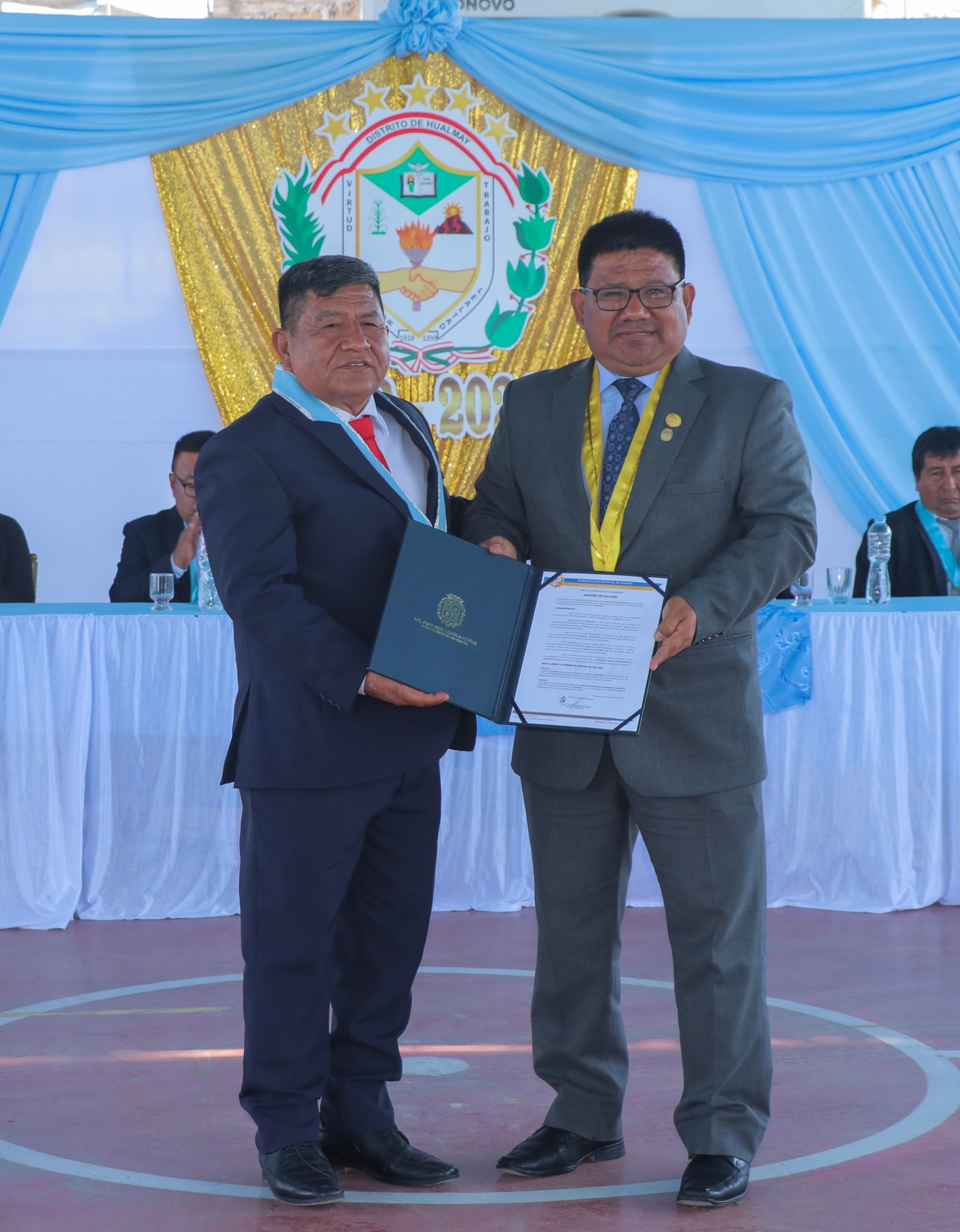 ALCALDE JUAN REAÑO PARTICIPÓ DE SESIÓN SOLEMNE POR EL 105° ANIVERSARIO DEL DISTRITO DE HUALMAY