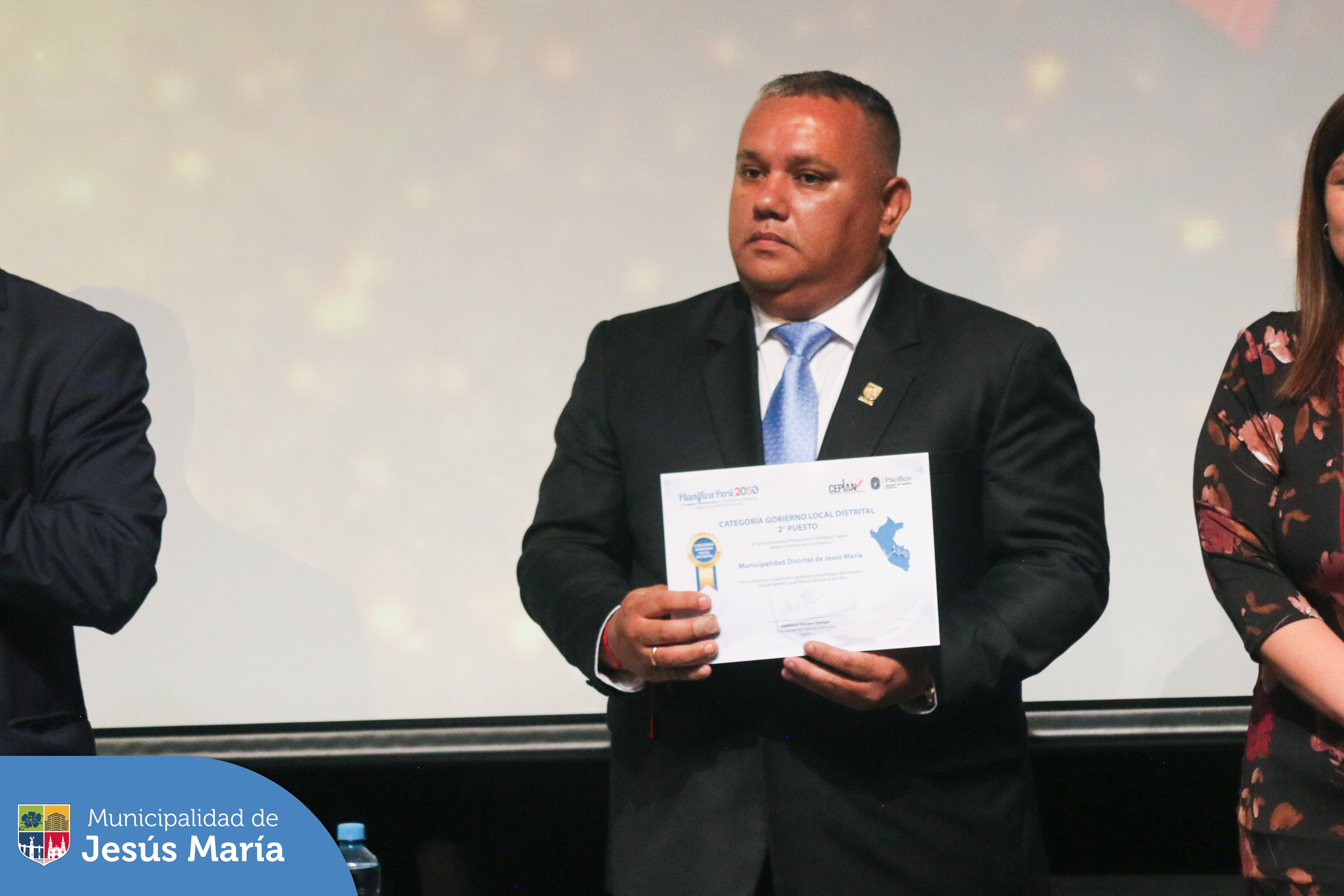 ¡Entre las 2 mejores de todo el Perú! 🏅
Compartimos las mejores imágenes 📷 de la entrega del premio en la categoría “Mejor equipo de planeamiento" a nivel de gobierno local distrital. Este galardón es otorgado por CEPLAN, eligiendo a nuestra comuna de entre más de 1300 a nivel nacional.