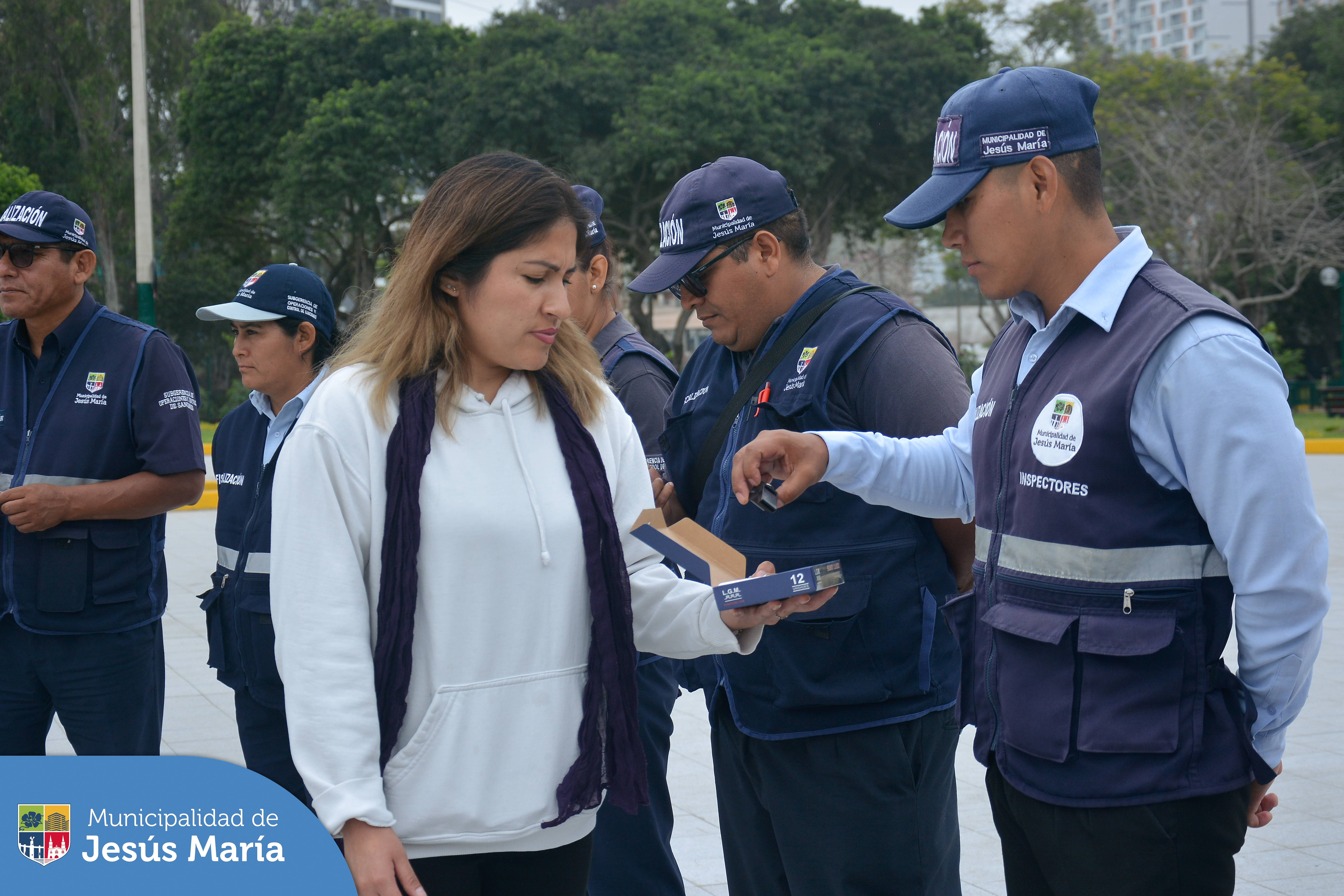 Nuestro equipo de Fiscalización se capacita frecuentemente con el objetivo de brindar apoyo al personal de Movilidad Urbana en la agilización del tránsito en nuestro distrito.🚗🚙
