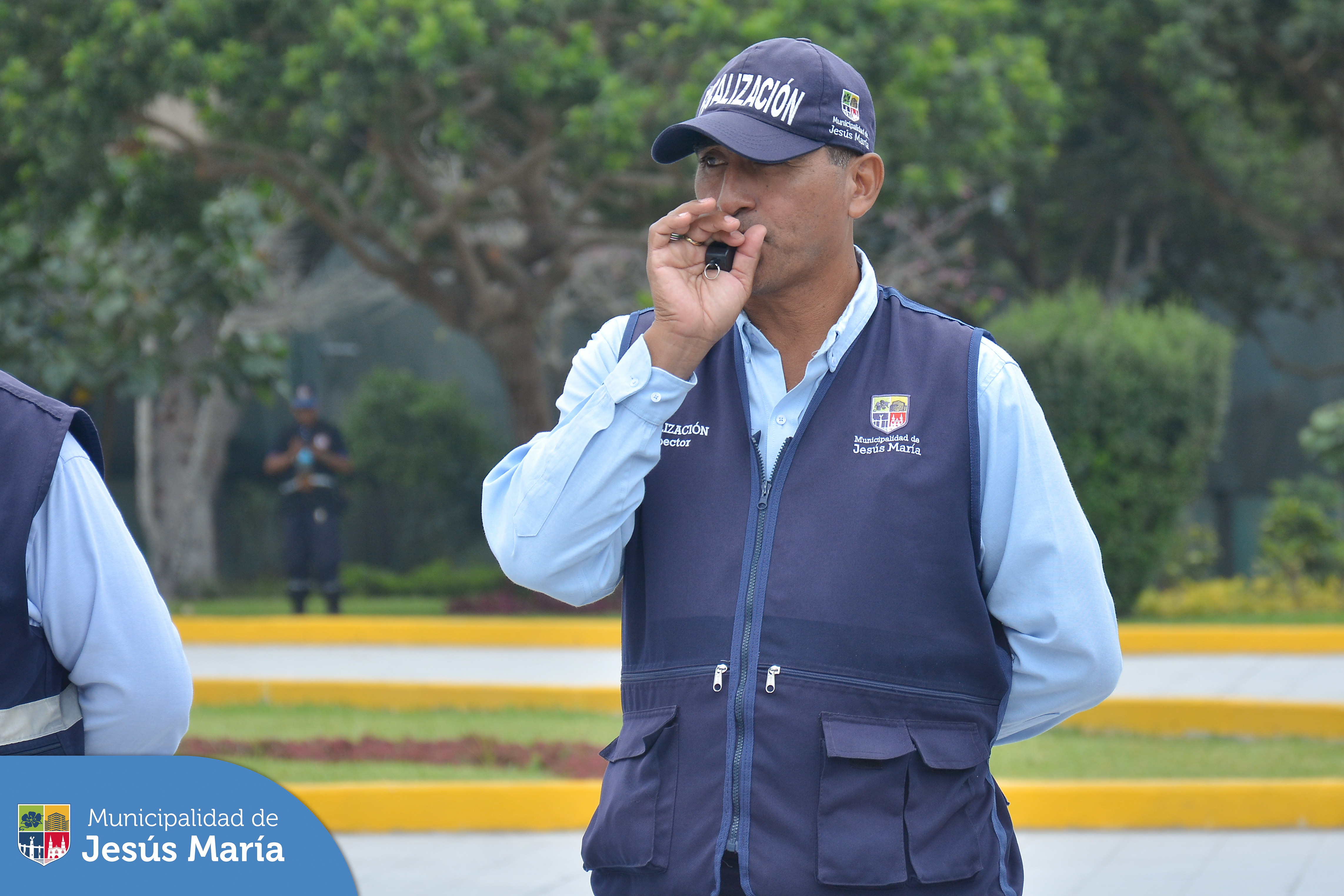 Nuestro equipo de Fiscalización se capacita frecuentemente con el objetivo de brindar apoyo al personal de Movilidad Urbana en la agilización del tránsito en nuestro distrito.🚗🚙
