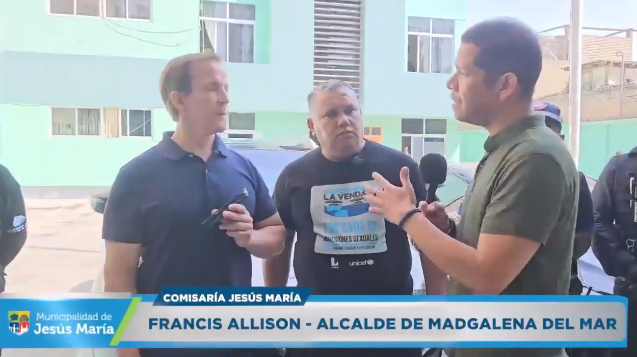 En trabajo interdistrital del personal de 🚨 Serenazgo de nuestra comuna y la de Magdalena del Mar, se logró la captura de un vehículo que se dedicaba al robo de viviendas en ambos distritos. En la intervención estuvieron presentes nuestro alcalde Jesús Gálvez Olivares y su par de Magdalena, Francis Allison.
#JesúsMaríaSomosTodos