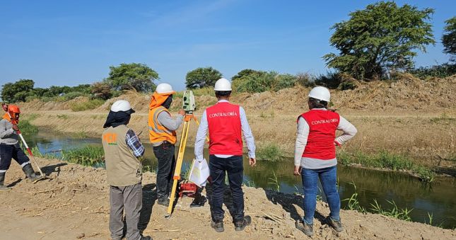 La Contraloría General advirtió la erosión en el talud del dren Sechura durante la ejecución de trabajos de limpieza, desbroce y descolmatación en esta estructura, cuya inversión de cerca de S/ 9 millones por parte del Proyecto Especial Chira Piura (PECHP) busca salvaguardar a la población de posibles desbordes e inundaciones de viviendas y áreas de cultivo ante el Fenómeno de El Niño.