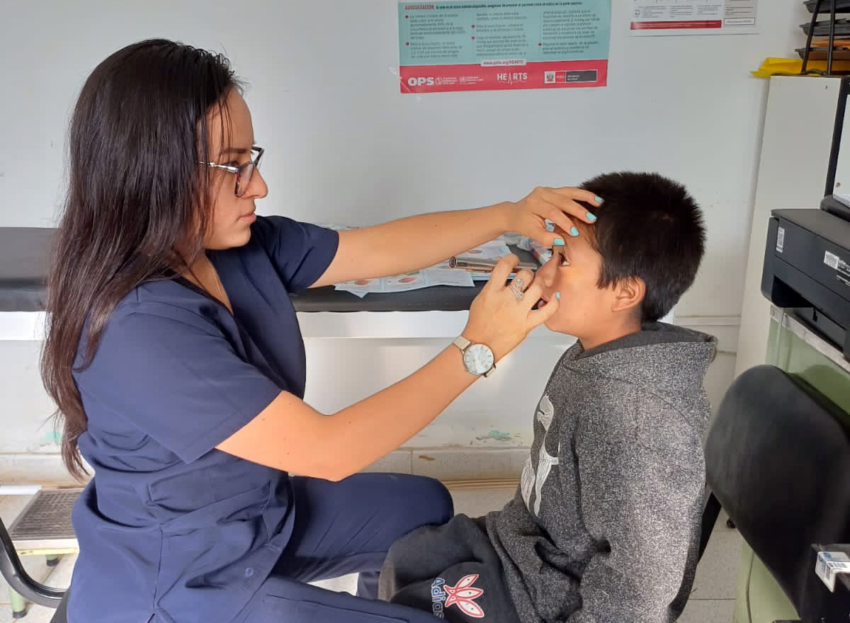 4 % de niños lambayecanos tamizados presentan errores refractarios en la visión