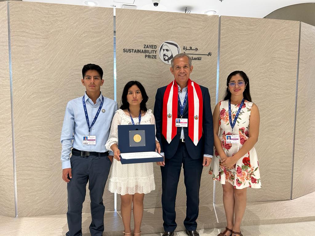 Reunión entre cónsul general en Dubai y ganadores del Premio Zayed 2023 a la Sostenibillidad