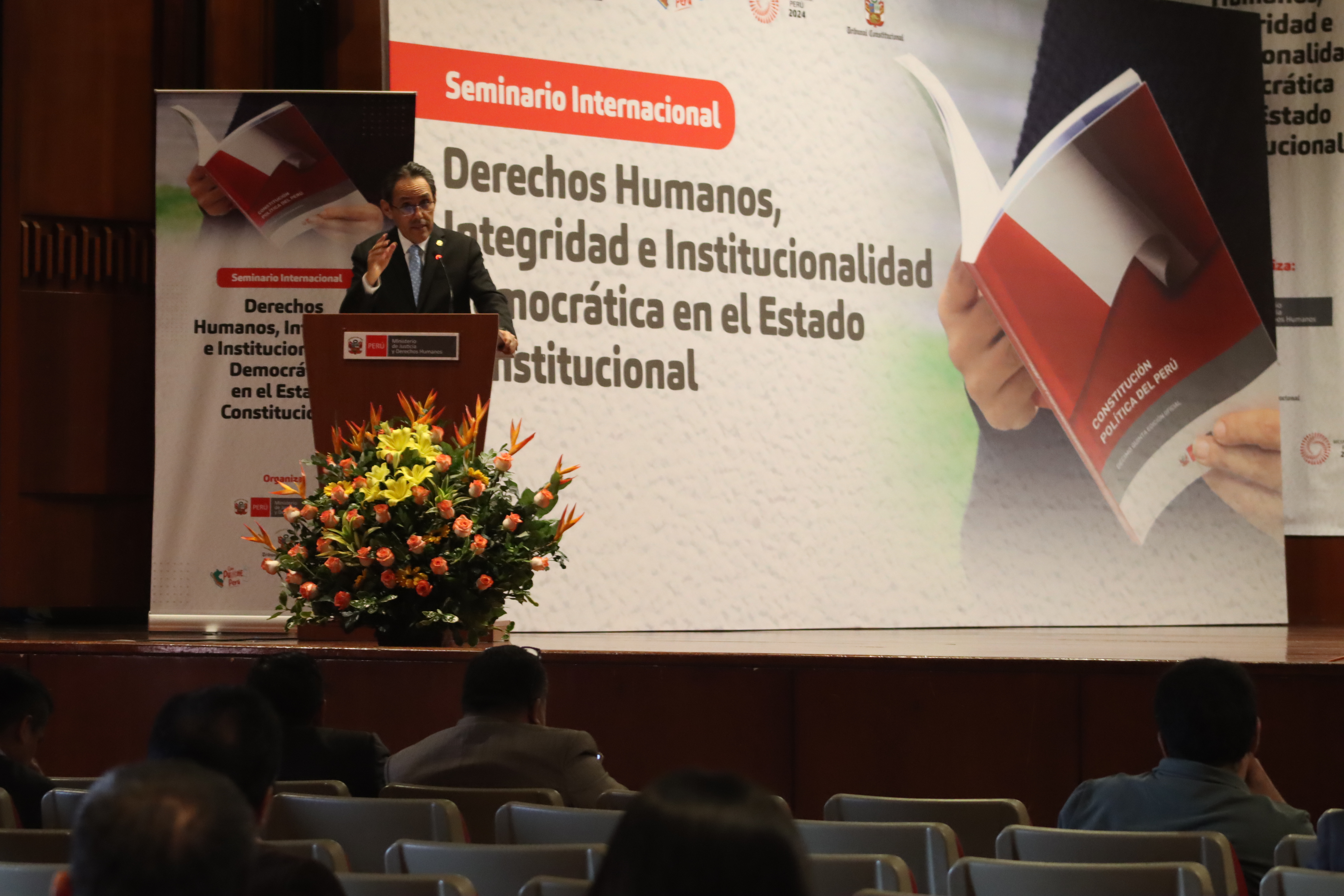 A 30 años de la Constitución hay que construir una historia de deberes constitucionales asegura el magistrado del TC Helder Domínguez Haro