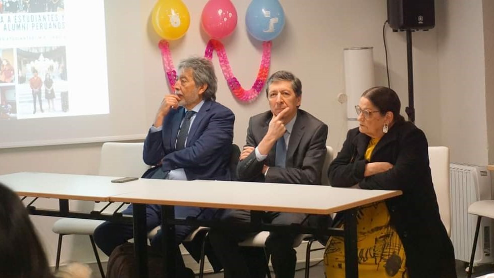 Consulado General del Perú en París resalta labor de la Asociación de Estudiantes Peruanos en Francia en su 20° aniversario