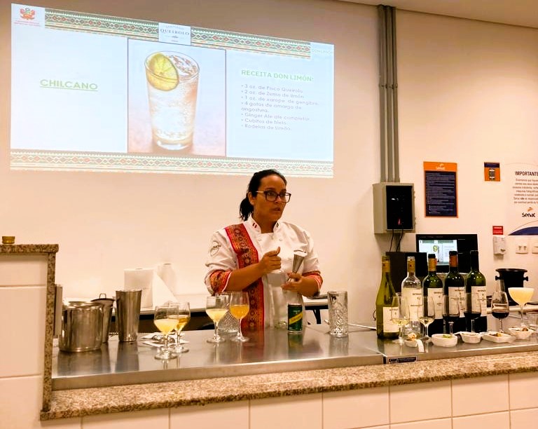 Clase de cata de vinos en la Escuela de Enología del SENAC de Brasil