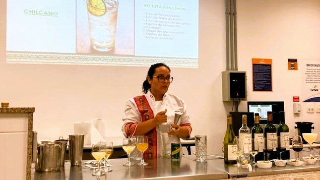 Clase de cata de vinos en la Escuela de Enología del SENAC de Brasil