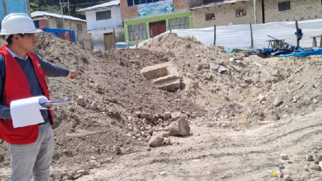 La Contraloría General alertó deficiencias y retraso injustificado en la construcción de la obra del parque principal del Centro Poblado de Huallamayo en el distrito de Paucartambo, lo cual ponen en riesgo la durabilidad y vida útil de este proyecto valorizado en más de S/ 1.5 millones, que está a cargo del Gobierno Regional de Pasco.