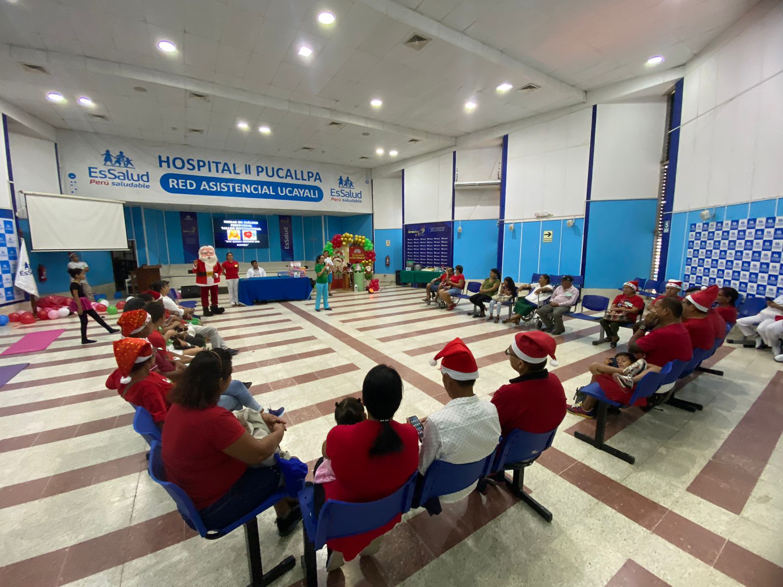 Personal de EsSalud Ucayali realiza agasajo navideño a pacientes con tratamiento en diálisis peritoneal