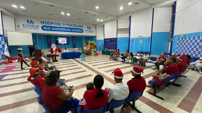 Personal de EsSalud Ucayali realiza agasajo navideño a pacientes con tratamiento en diálisis peritoneal