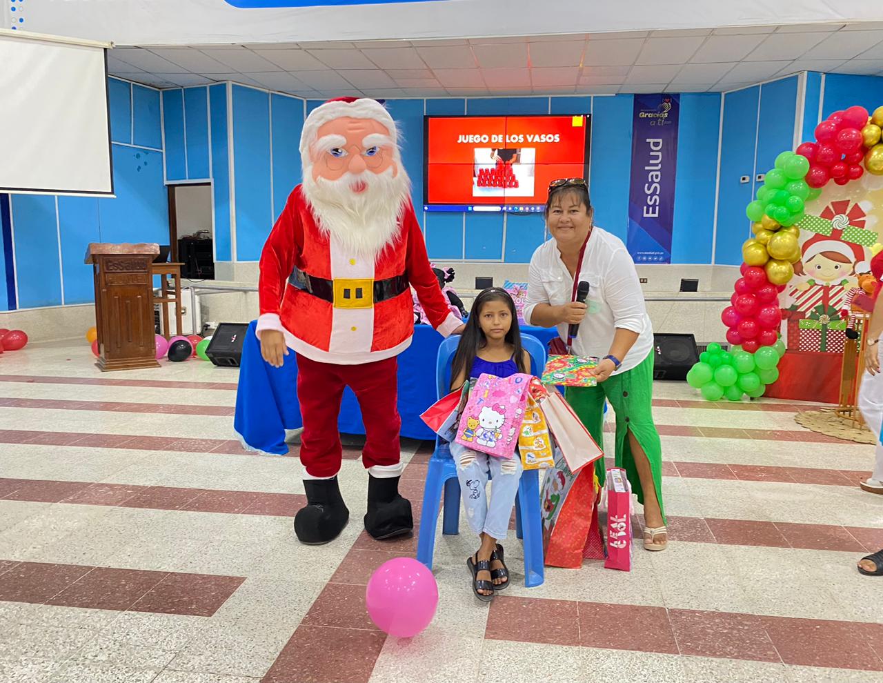 Personal de EsSalud Ucayali realiza agasajo navideño a pacientes con tratamiento en diálisis peritoneal