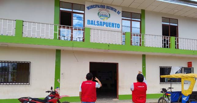 La Contraloría General de la República detectó que el alcalde y funcionarios de la gestión pasada de la Municipalidad Distrital de Balsapuerto (Período 2019-2022) aprobaron el otorgamiento de pagos de asignación por responsabilidad en el cargo, sin contar con sustento legal y contraviniendo las prohibiciones establecidas en las normas presupuestarias, lo que causó un perjuicio económico de un millón 025 733 soles en la entidad.