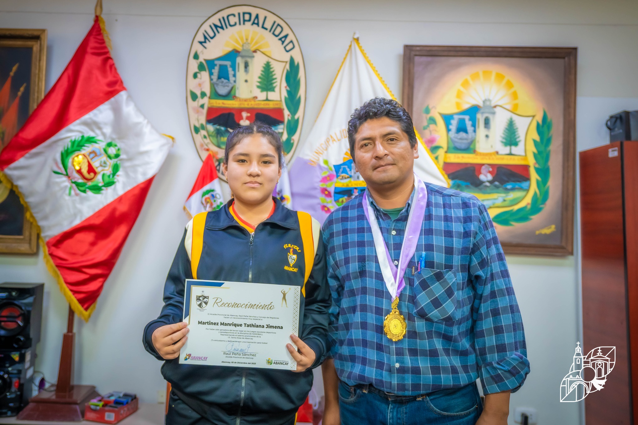 ¡Felicidades Al Equipo De Handball De La IE. Santa Rosa Por Alcanzar El Tercer Lugar!