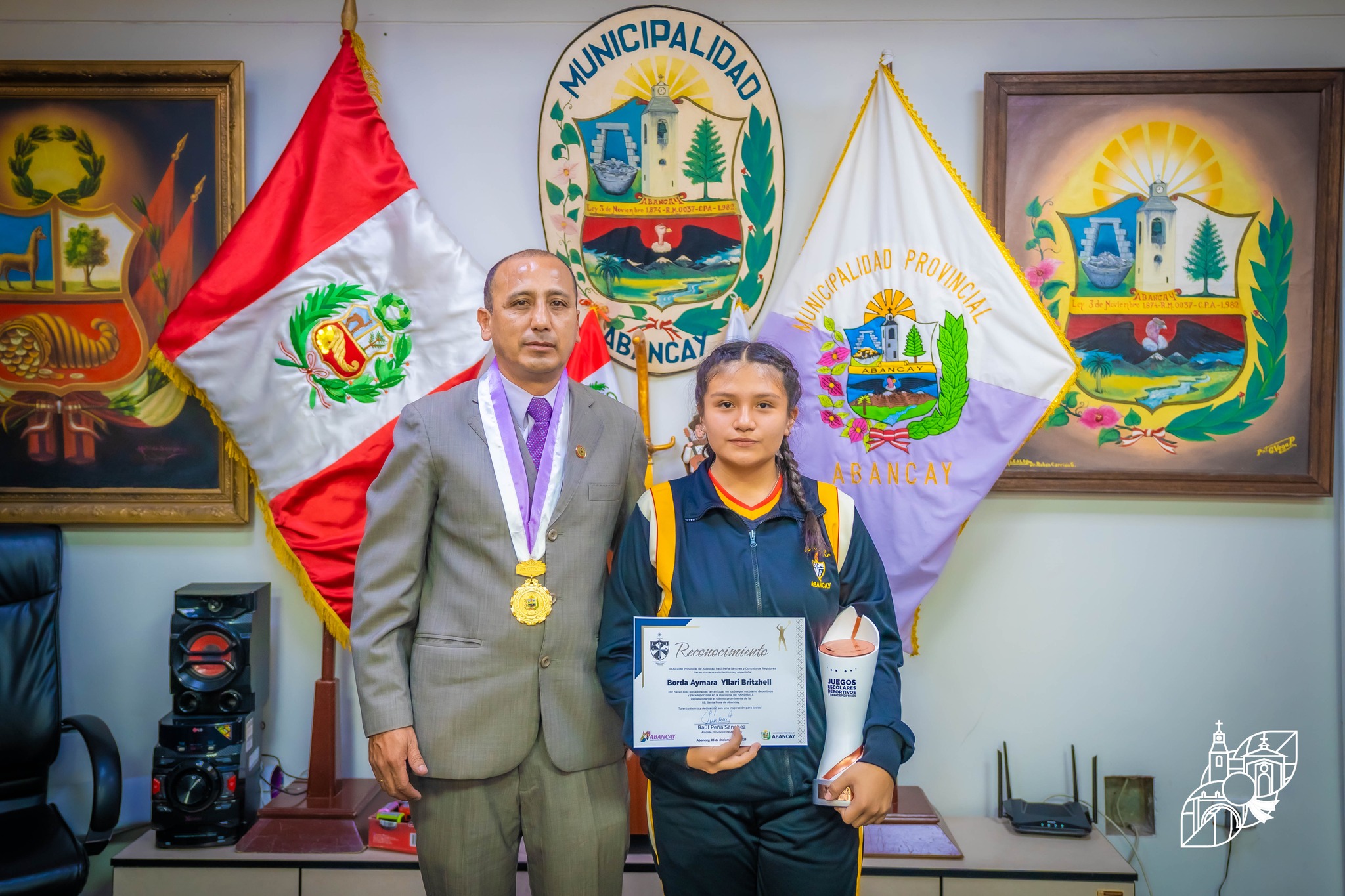 ¡Felicidades Al Equipo De Handball De La IE. Santa Rosa Por Alcanzar El Tercer Lugar!