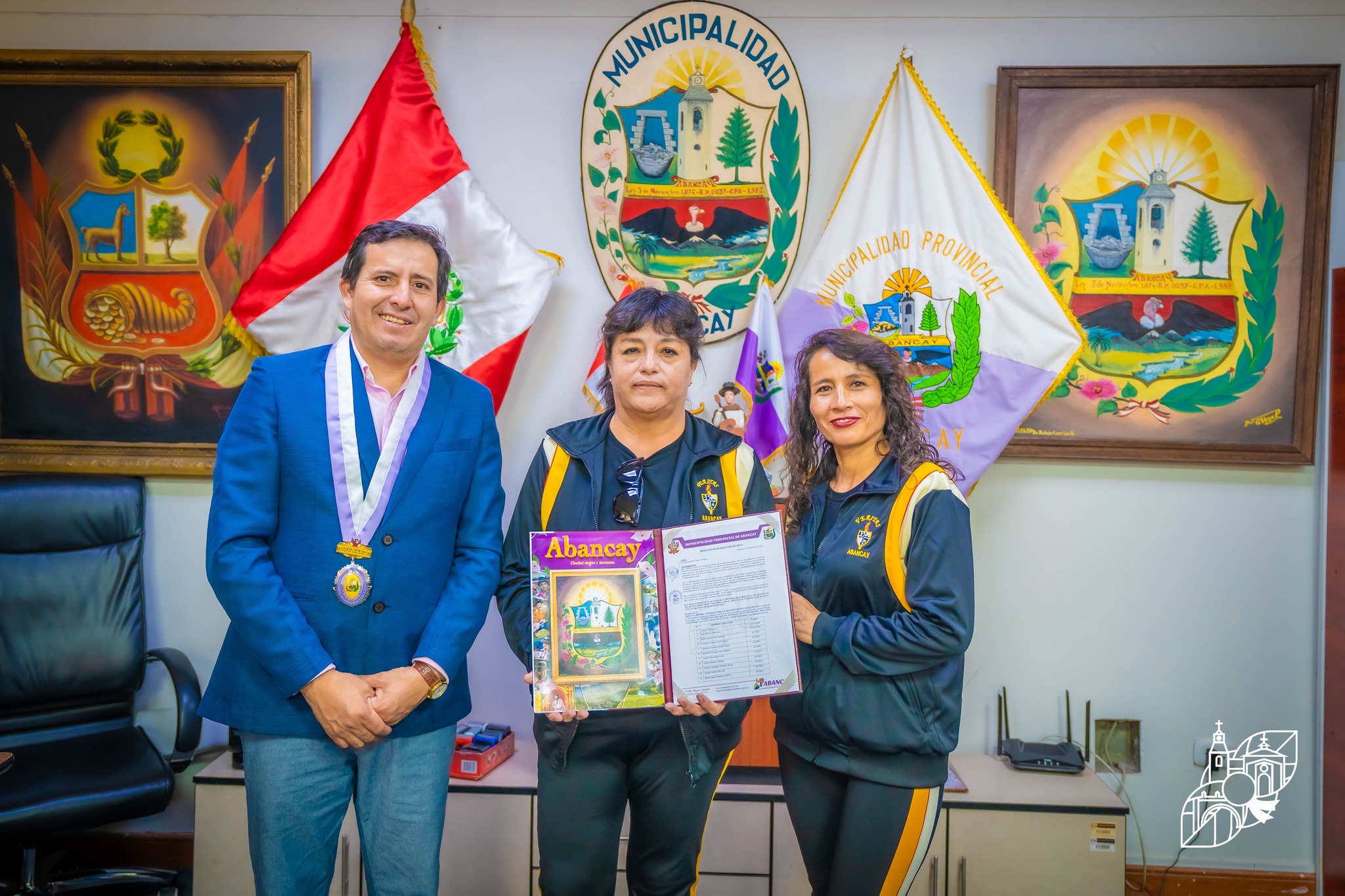 ¡Felicidades Al Equipo De Handball De La IE. Santa Rosa Por Alcanzar El Tercer Lugar!
