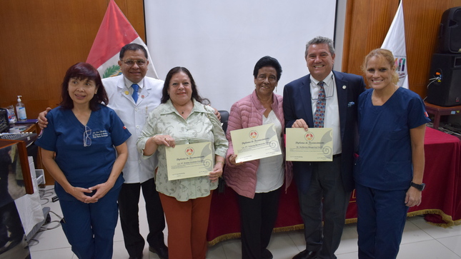 INSN reconoce a fisioterapeuta argentina por su trabajo en rehabilitación vascular en niños