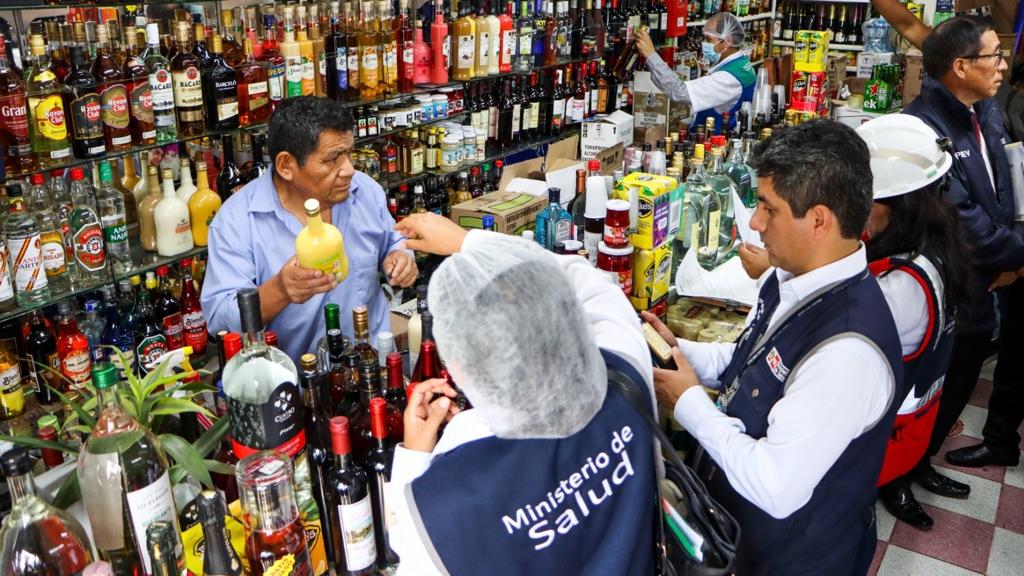 Ministerio de Salud encabeza megaoperativo en el Centro de Lima para garantizar salubridad en productos