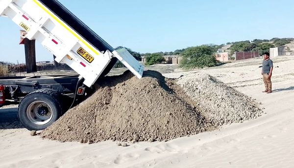 alcalde monitorea mejoramiento de acceso al cementerio en nuevo tallán